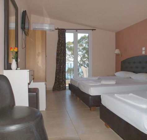 Plaza_Hotel_Hanioti_room2