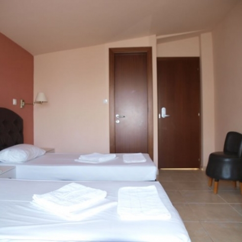 Plaza_Hotel_Hanioti_room3