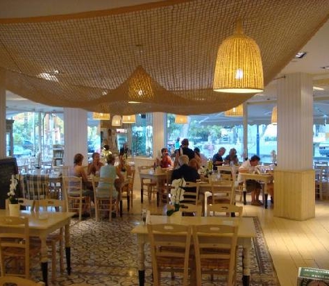 Plaza_Hotel_Hanioti_taverna